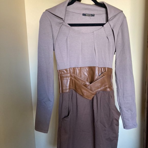 Collared Dress With Built in Belt - Picture 2 of 4